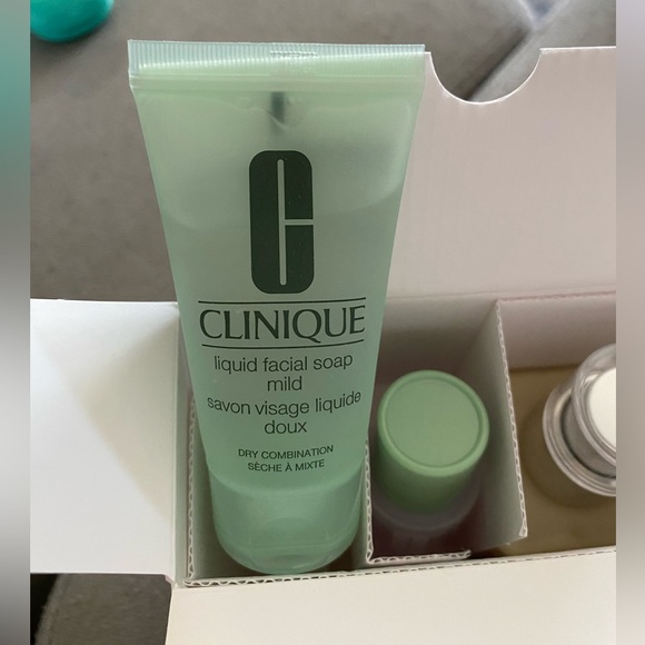 Clinique 3-Step Skincare System - Picture 4 of 6